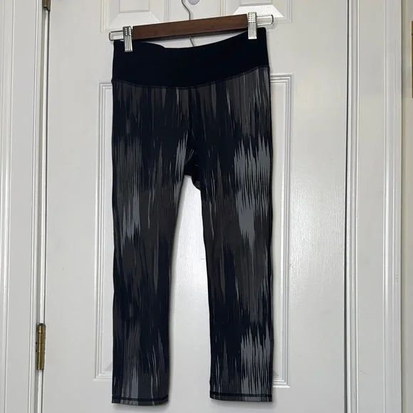 GAP Black and Gray Leggings with Dynamic Pattern - Picture 1 of 6